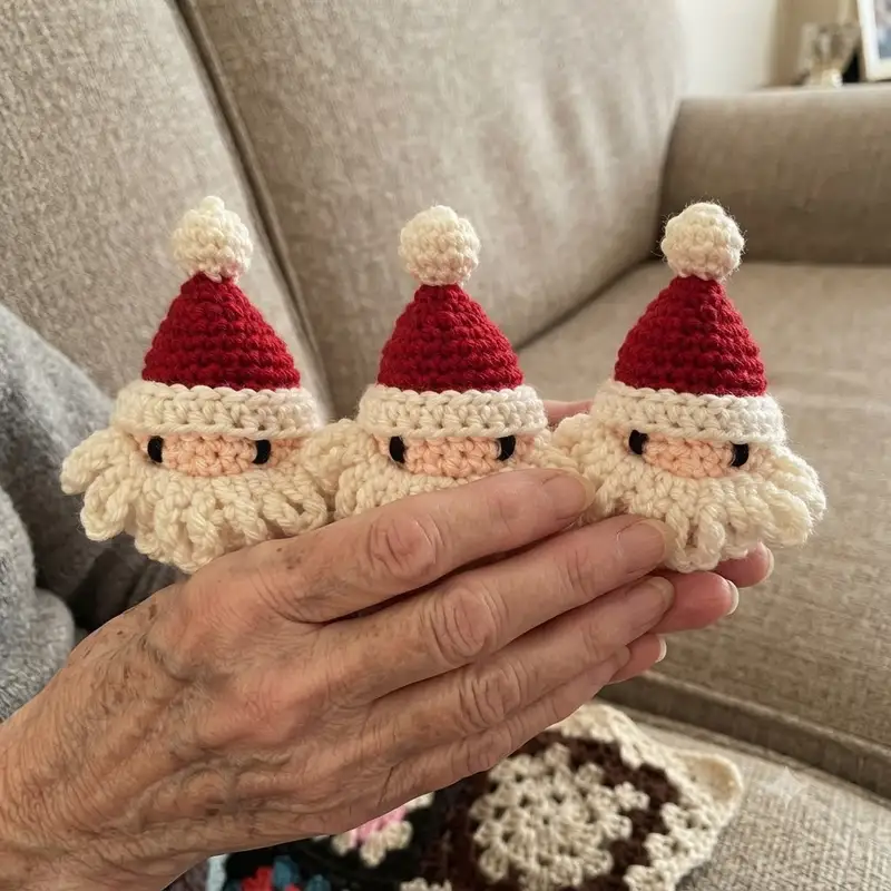 Complimentary Intermediate crochet pattern: Santa Keychain Amigurumi Pattern - Simple to follow guide