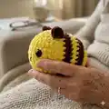 Bee No Sew Amigurumi Pattern step 3 - details and accessories