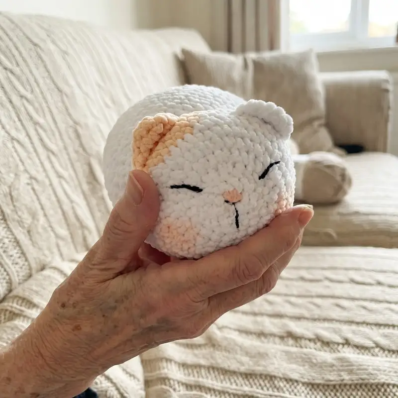 Complimentary Intermediate crochet pattern: Marshmallow Kittie Amigurumi Pattern - Simple to follow guide