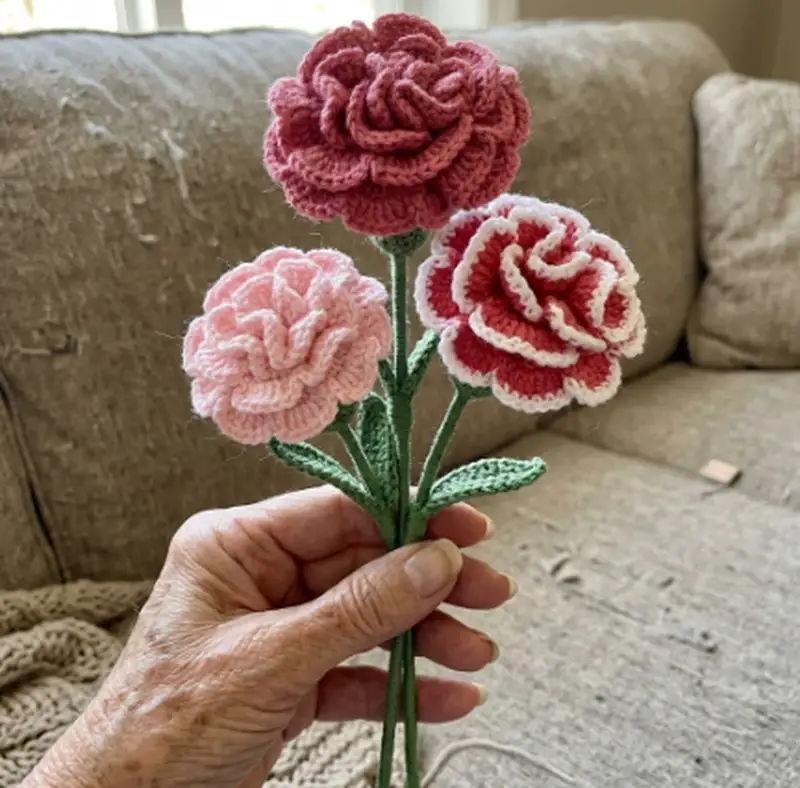 Complimentary Intermediate crochet pattern: Crochet Flower Patterns Book Pattern - Simple to follow guide